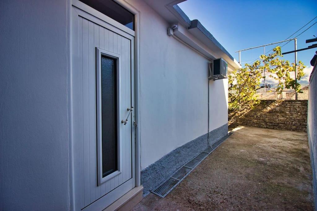 Emblematic House 3 Apartment Gjirokaster Exterior photo