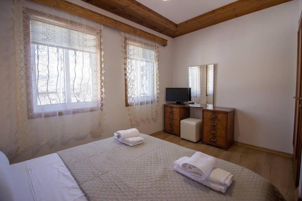 Emblematic House 3 Apartment Gjirokaster Exterior photo
